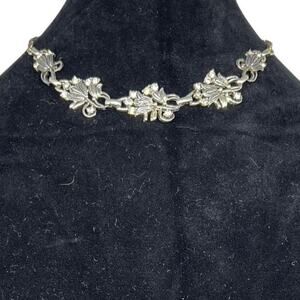 Silver flower Metal Necklace 16"